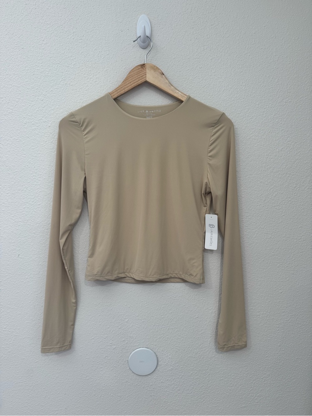 Lily & Lottie Long Sleeve Crewneck Top in Tan size M
